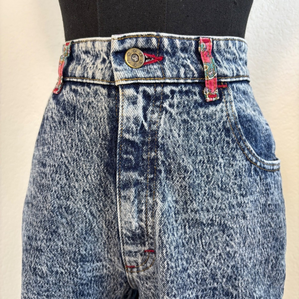 80s Vintage Lee High Waisted Acid Wash Jeans | Blue Size Size 13, Paisley Trim - Picture 3 of 16